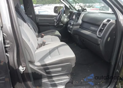 2021 Ram 1500 Big Horn 4X4 6'4 Box z USA, uszkodzony, nr VIN 1C6SRFBT3MN760917